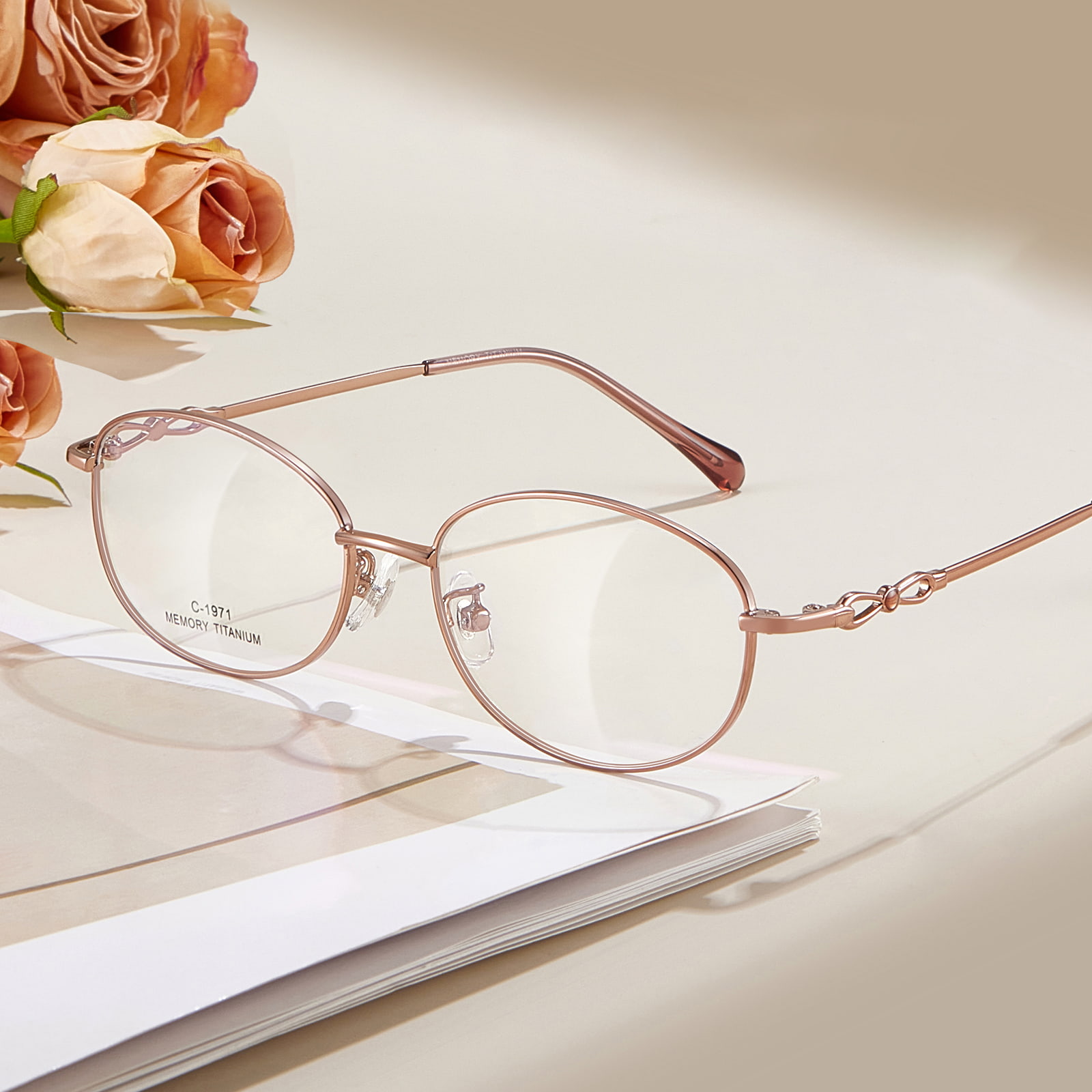 แว่นตาโลหะผสมไทเทเนียม Commuter Delicate Memory ปี 1971