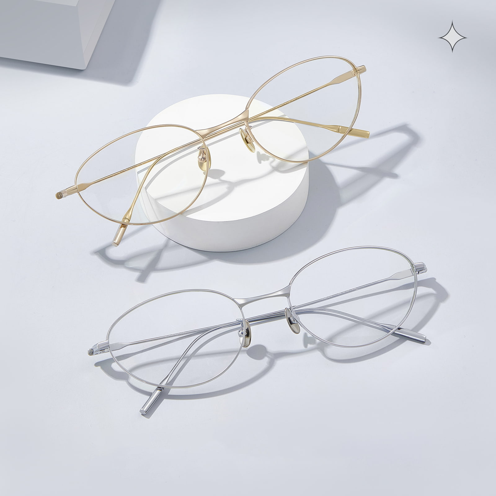 Fade Oval Cat-Eye Color Rich แว่นตาไทเทเนียมบริสุทธิ์